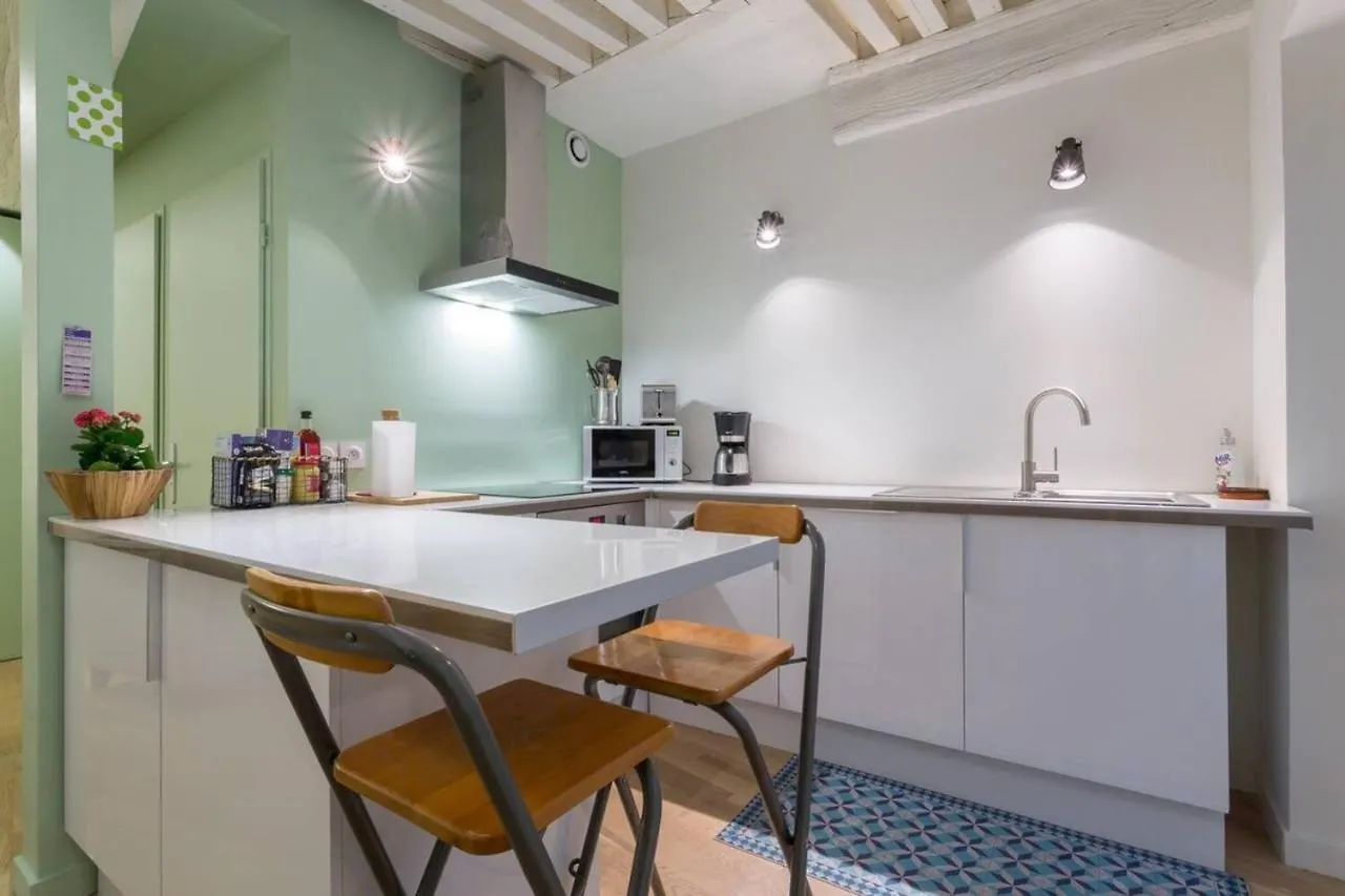 Character Apartment 6 People - City Center Lyon 0*,  France